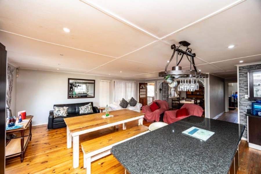 To Let 4 Bedroom Property for Rent in Kaysers Beach Eastern Cape